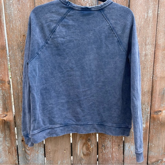 UNIVERSAL THREADS Women’s Faded Navy Blue Rifle Board Sweatshirt Size Medium - Picture 7 of 9
